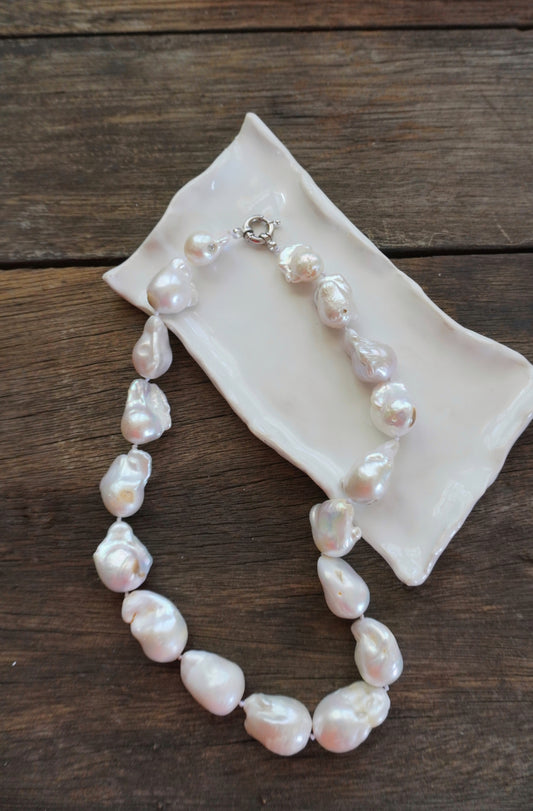 BAROQUE PEARL NECKLACE
