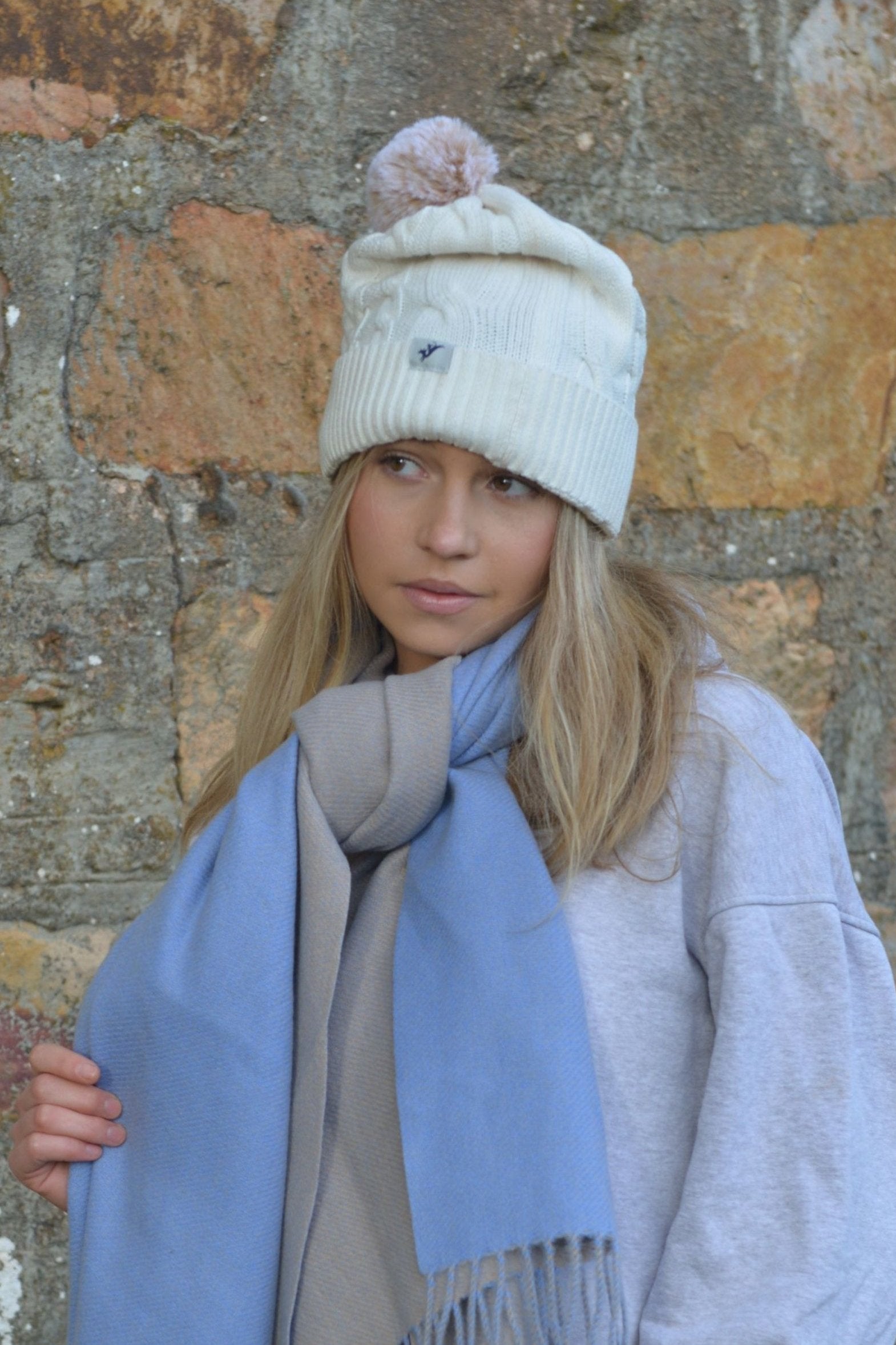 BEANIE POM POM 24-White - Main Image