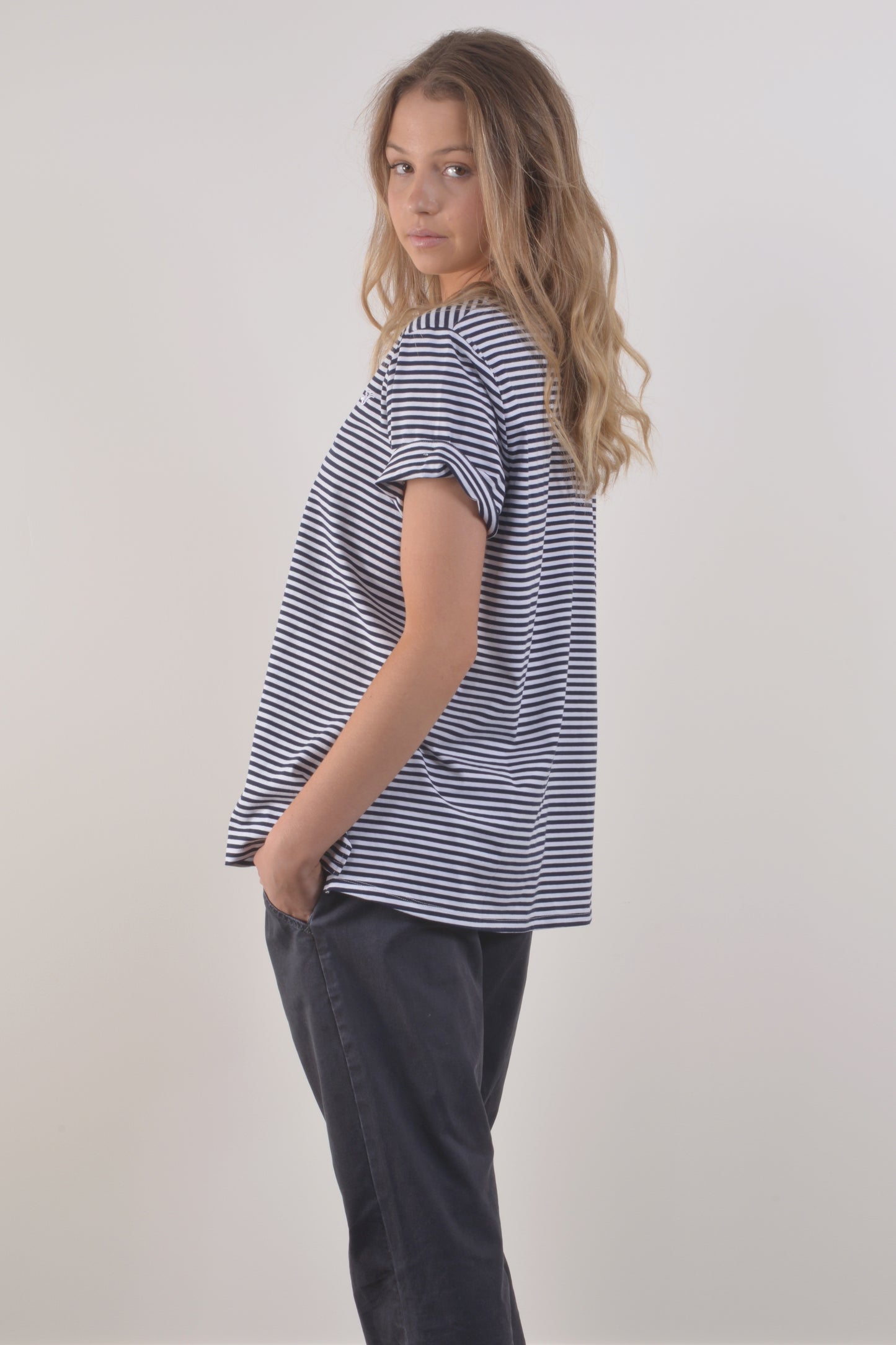 V-NECK CUFF TEE- Navy