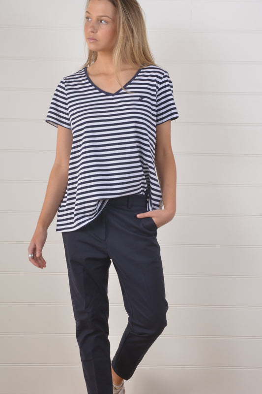 BULLRUSH V NECK TEE- Navy stripe