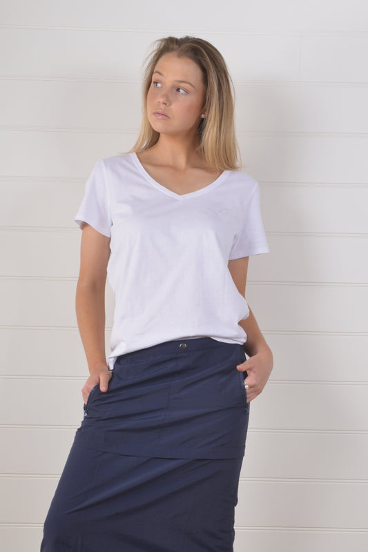 BULLRUSH V NECK TEE- White